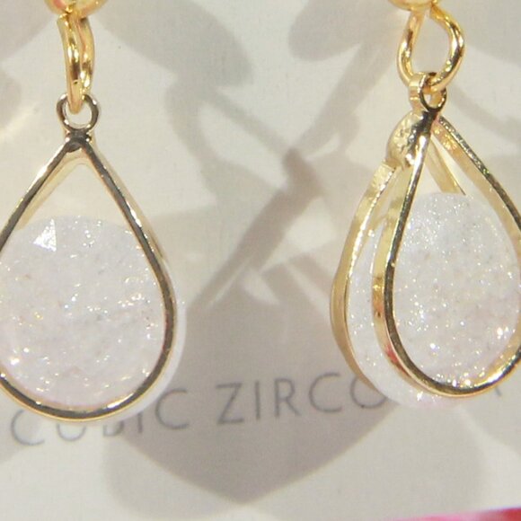 NWT Francesca's Gold-Tone Dangle Earrings Featuring a White CZ Stones - Picture 4 of 5